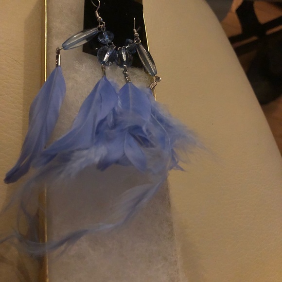 Lavender feather earrings - Picture 4 of 8